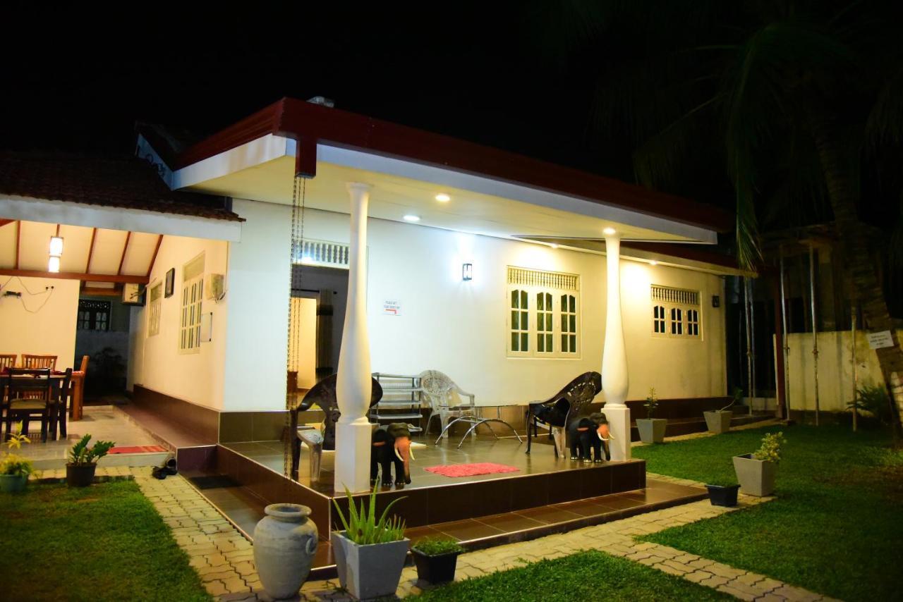 White Villa Airport Transit Hotel Katunayake Exterior photo