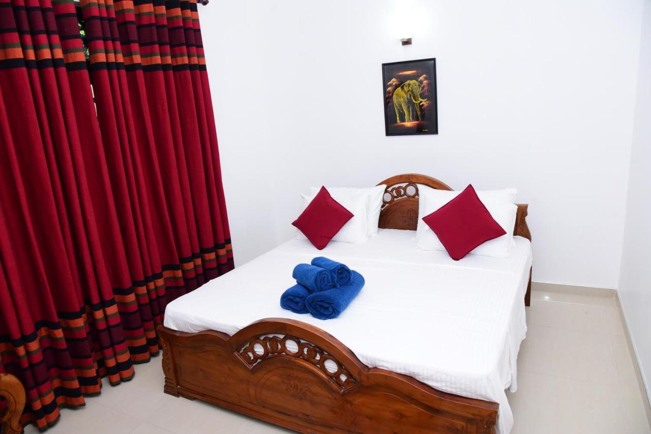 White Villa Airport Transit Hotel Katunayake Exterior photo