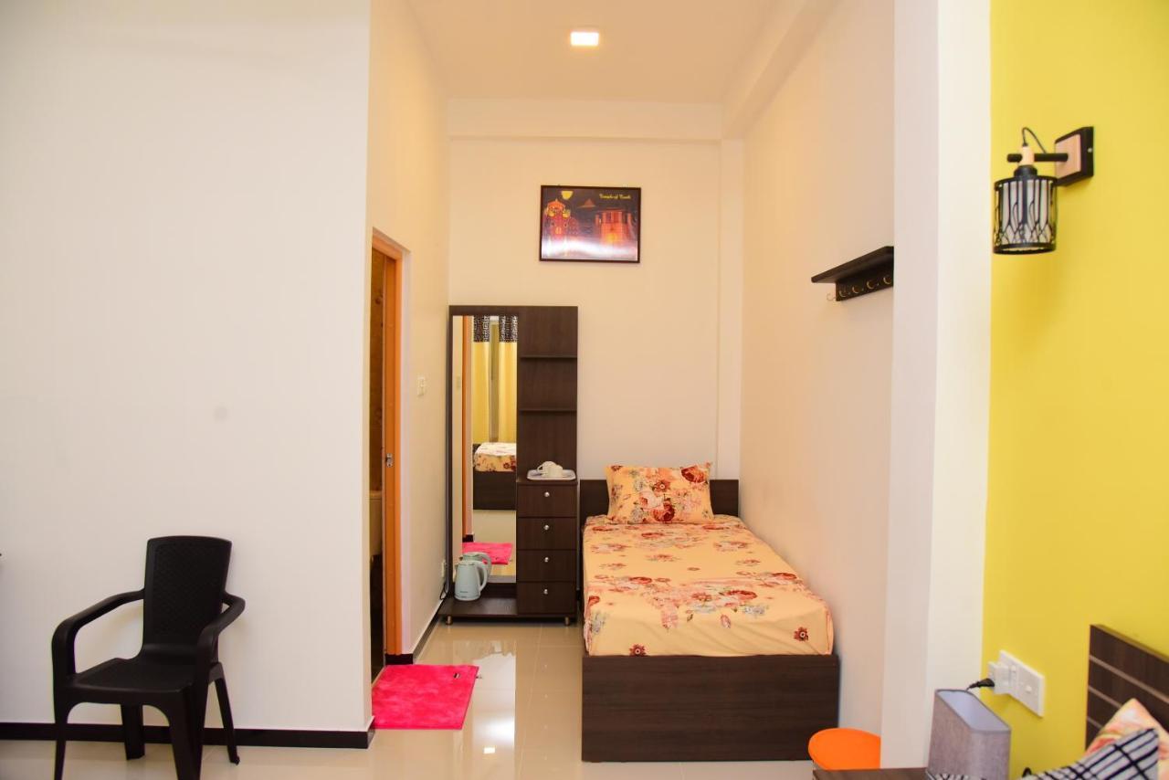 White Villa Airport Transit Hotel Katunayake Exterior photo