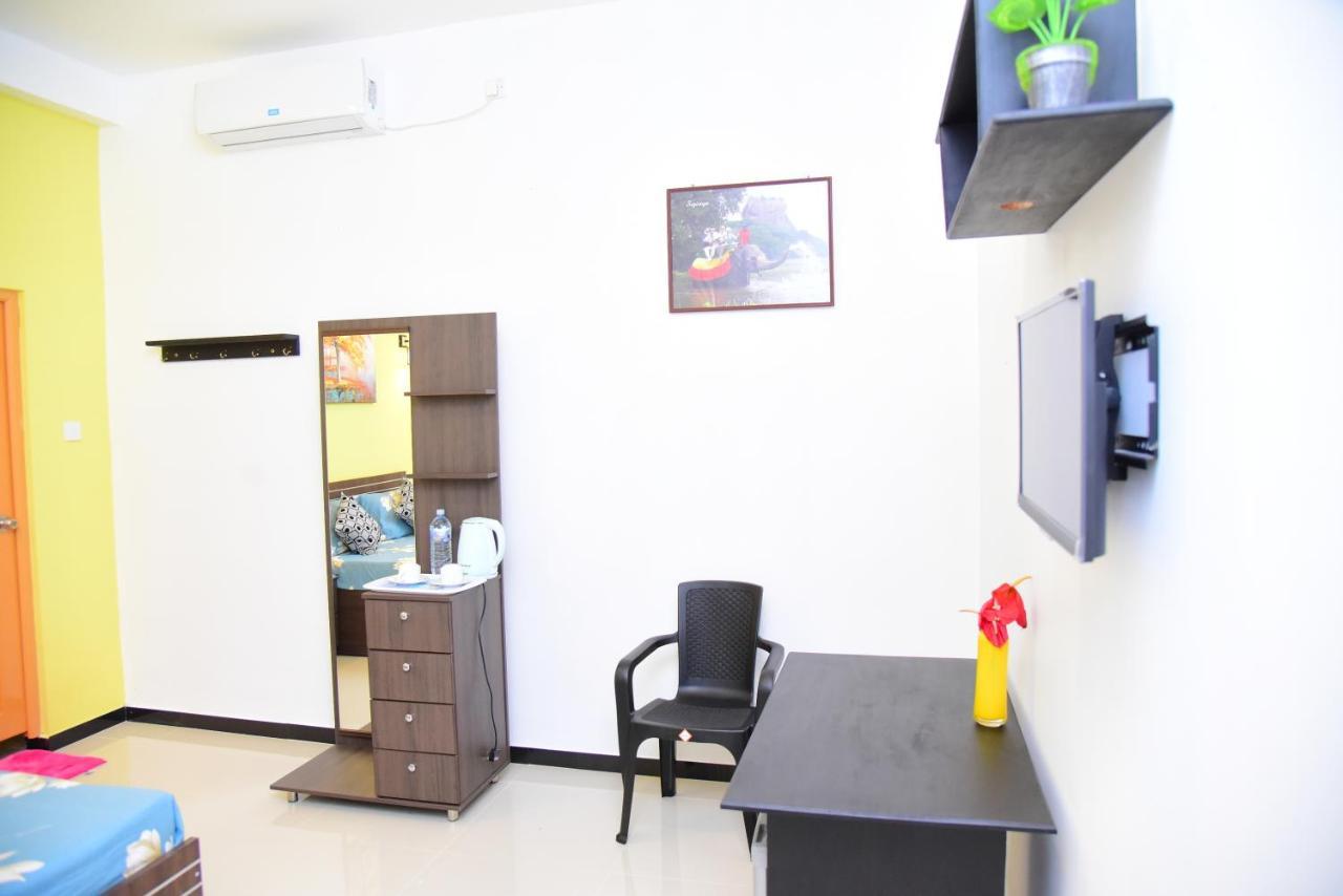 White Villa Airport Transit Hotel Katunayake Exterior photo