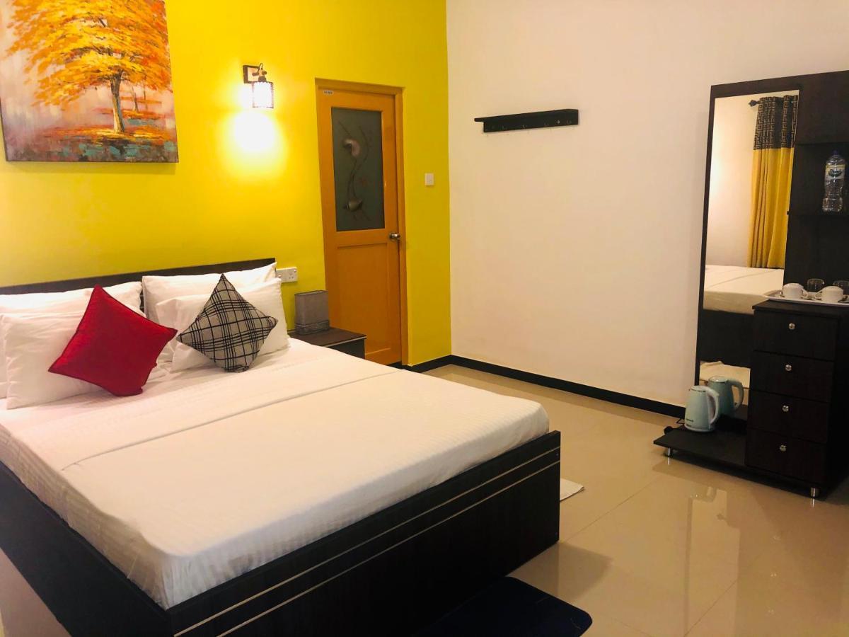White Villa Airport Transit Hotel Katunayake Exterior photo