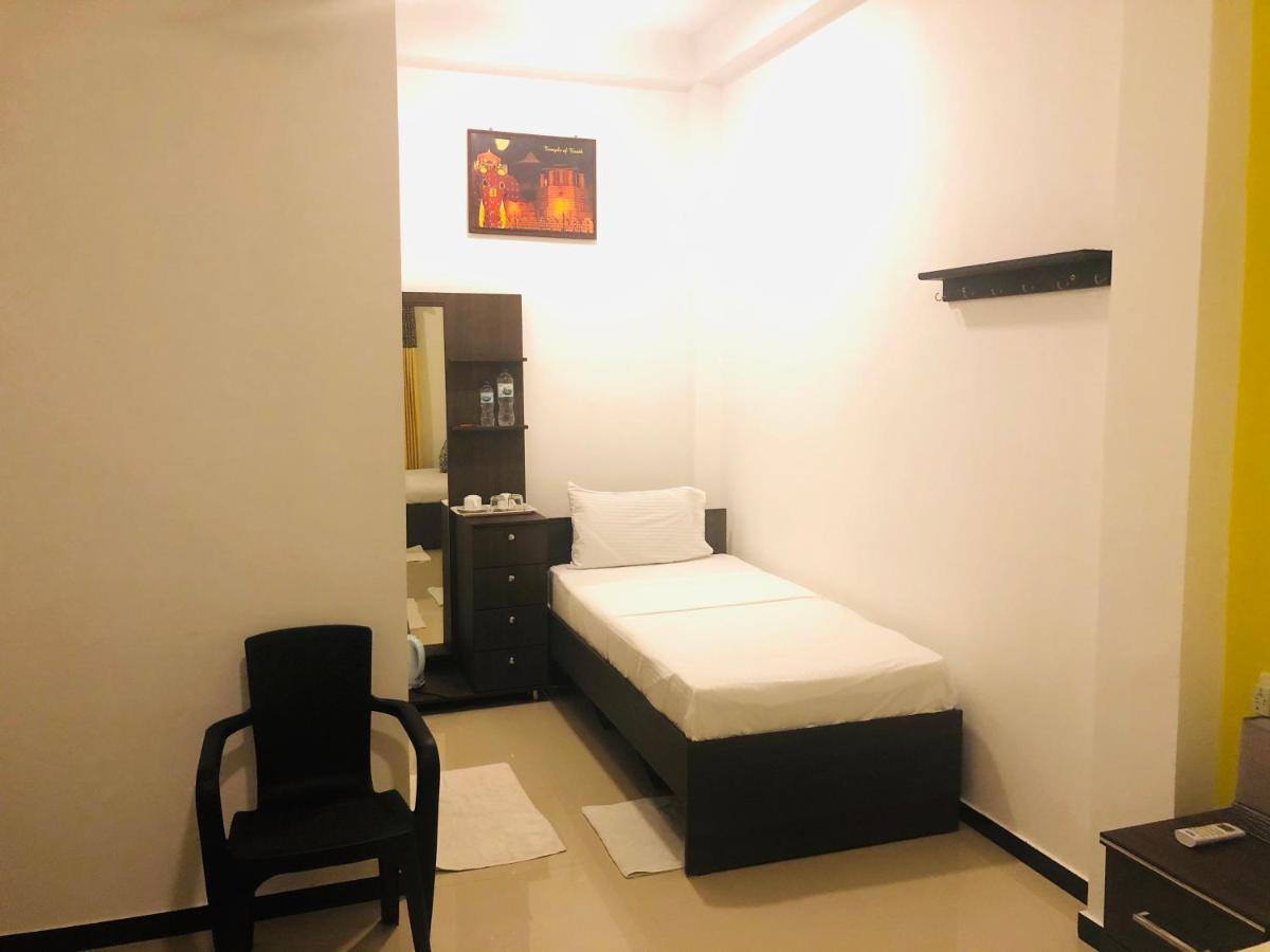 White Villa Airport Transit Hotel Katunayake Exterior photo